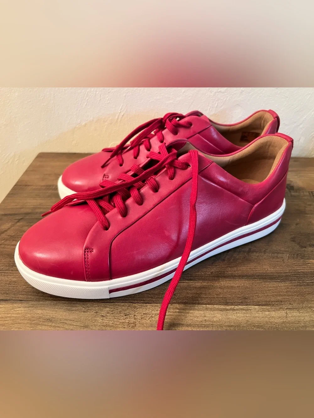 Clarks Unstructured Un Maui Lace Up Premium Leather Sneakers Size 9.5 Raspberry